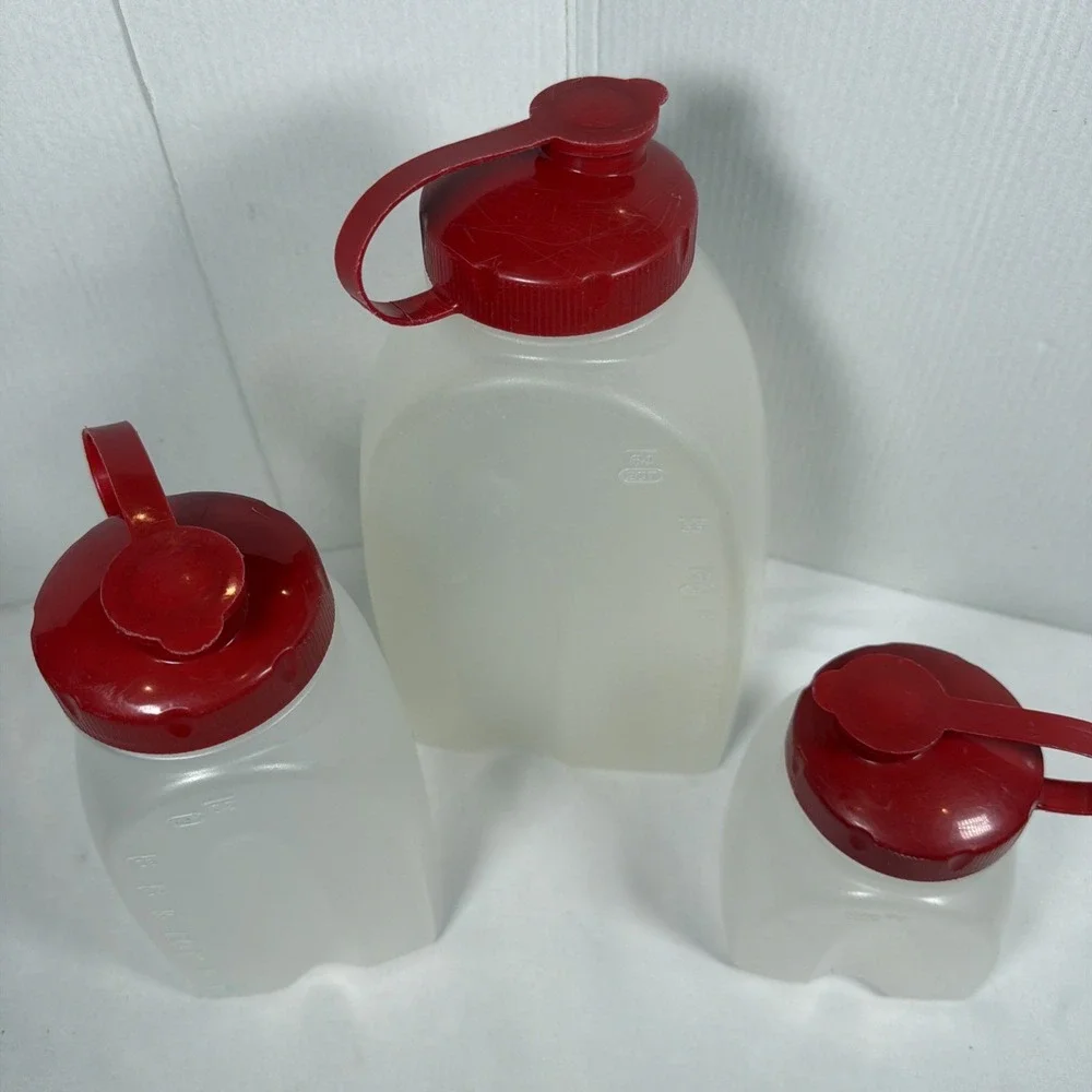 3 Rubbermaid Servin Saver Juice Bottle Drink Containers 16~32~64 oz Red Lids